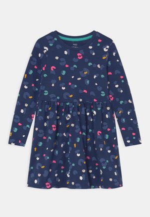 Robe à manches longues bleu marine avec taille froncée, présentant un motif floral abstrait coloré en rose, sarcelle, moutarde, blanc et beige.