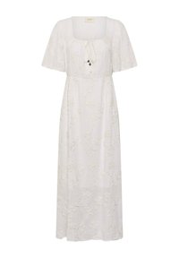 Robe midi blanche avec manches courtes volantées, encolure carrée, broderie florale subtile, liens à l'avant et taille cintrée.