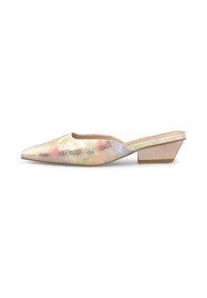 Mule de tacón bajo con punta afilada y empeine multicolor e iridiscente. Diseño destalonado de tipo slip-on con tacón bloque en color beige.
