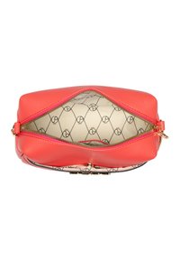 Borsa in pelle corallo con chiusura a zip, con unafodera interna a motivo e una forma strutturata. Accessori in metallo dorato.