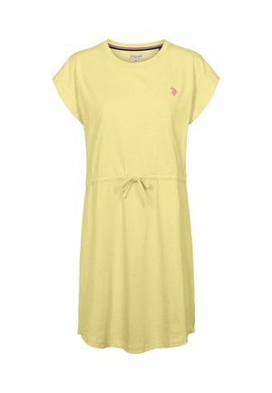 Gelbes Baumwollkleid mit kurzen Ärmeln und einem Taillenzug. Verfügt über ein kleines rosa Logo auf der Brust und einen runden Ausschnitt.