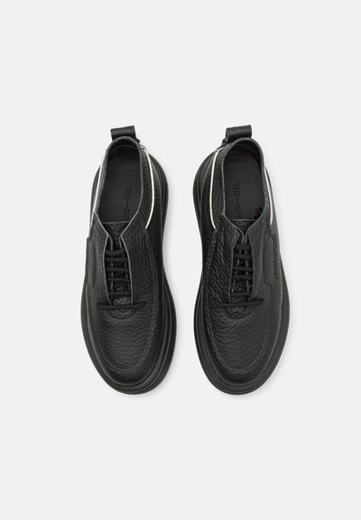 The Antipode Zapatillas - black