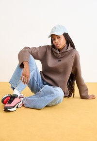 The North Face RELAXED HOODIE - Ikdienas džemperis - smokey brown heather