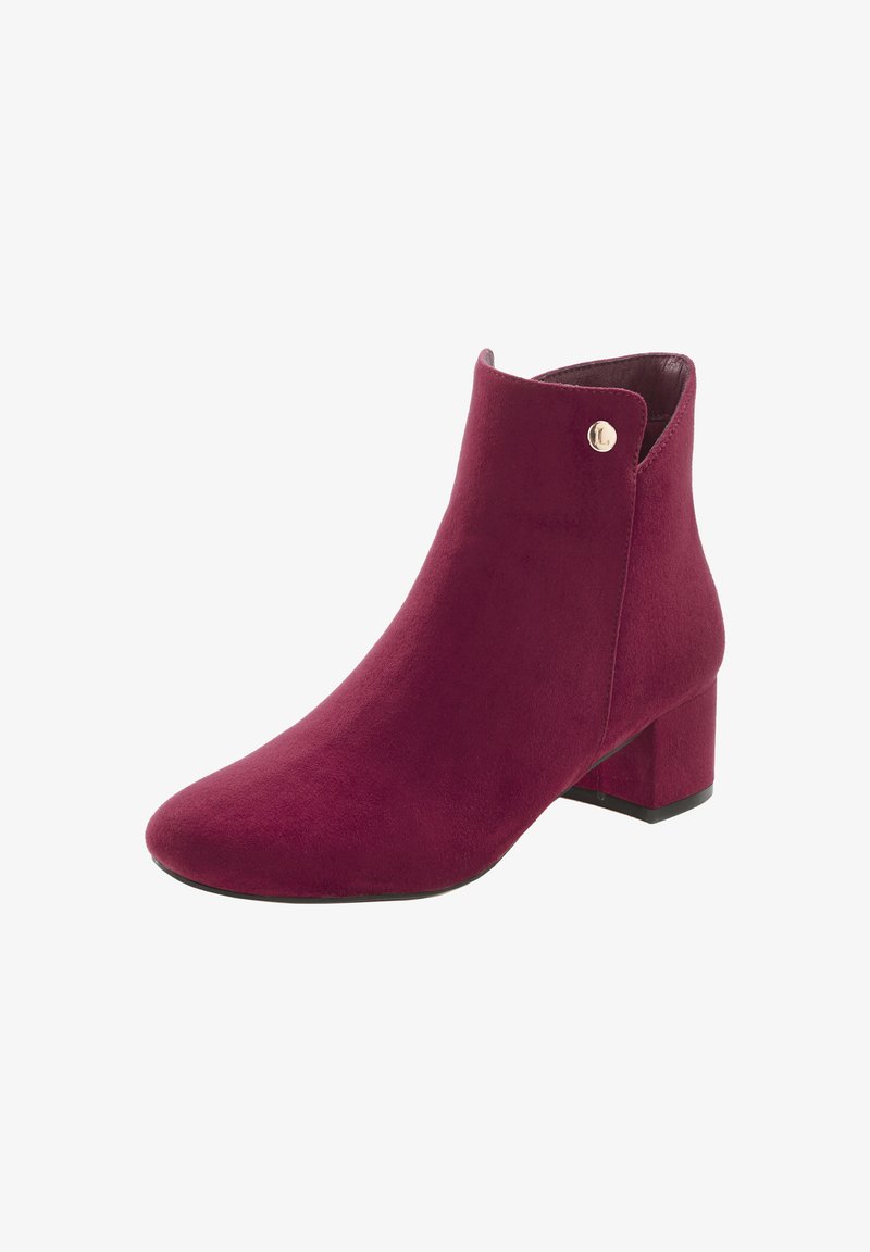 Bordeaux-farbenes Wildleder-Ankle-Boot mit quadratischer Zehenform, niedrigem Blockabsatz und seitlichem goldfarbenem Akzent. Weiche Textur mit glatten Konturen und minimalistischem Design.