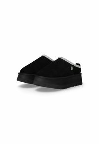 Scarpe nere slip-on in suede con suola testurizzata, caratterizzate da una bordatura decorata con strass lungo il bordo superiore.