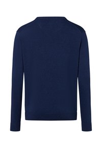 Marineblauwe crewneck trui van zachte gebreide stof. Heeft lange mouwen en ribgebreide manchetten en zoom. Gladde stof, eenvoudig ontwerp.