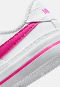 Nike Sportswear COURT LEGACY - Sapatilhas - white/laser fuchsia