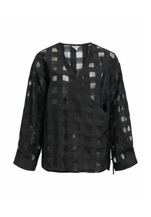 Černá blůza s kostkovaným vzorem, průhledný materiál a dlouhé rukávy. Vlastnosti zahrnují výstřih do V a tkaničky na boku pro nastavení velikosti.
