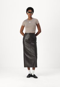 Guess Originals GO CORE STRIPE - T-shirts med print - olive