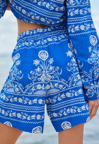 Next REGULAR FIT - Shorts - blue white print