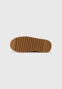 Tamaris Tresko - camel