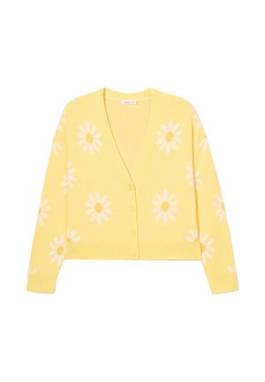 Gelber Cardigan aus Strickstoff, mit V-Ausschnitt, sieben Knöpfen und weißen Gänseblümchenmustern auf Körper und Ärmeln.