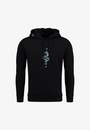 Zwarte hoodie van zachte stof met een voorzak, trekkoorden en een grafisch ontwerp in blauw en wit op de borst.