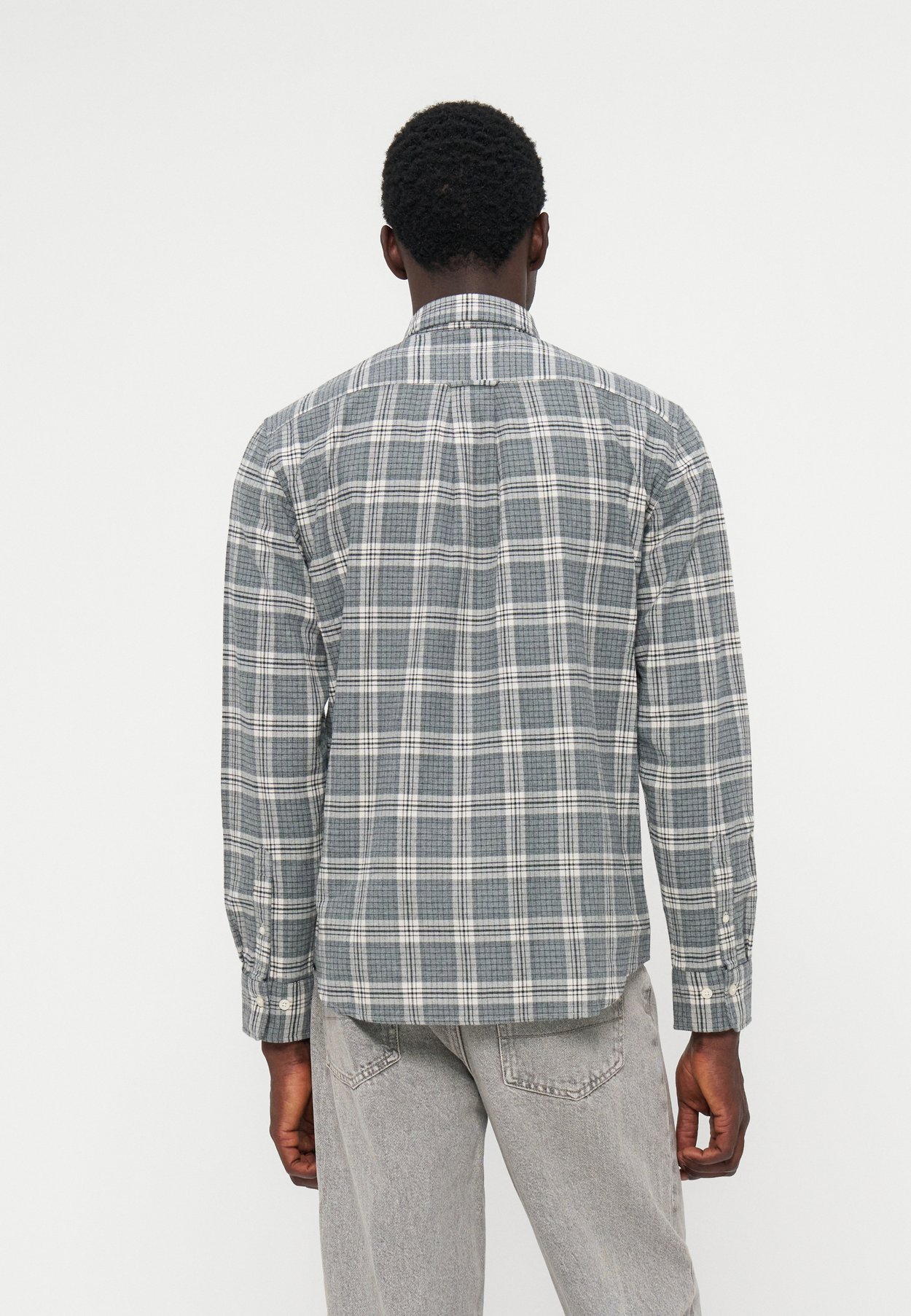 REGULAR FIT