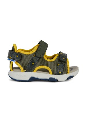 Sandalias infantiles verdes y amarillas con parte superior de malla, correas de Velcro y un diseño estampado con acentos de estrellas. Suela ligera y flexible.