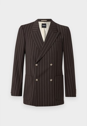 Blazer croisé marron foncé à fines rayures blanches, col à revers crantés, quatre boutons et deux poches plaquées à l'avant.