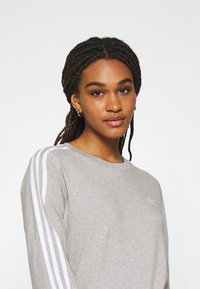 adidas Originals LONGSLEEVE - Tops ar garām piedurknēm - medium grey heather