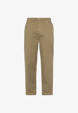 Herren-Khaki-Hosen mit geradem Bein, Gürtelschlaufen, Knopfverschluss und Fronttaschen, schlichtes Design, vor weißem Hintergrund dargestellt.