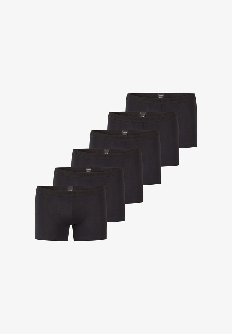Boxer briefs neri in cotone, con una morbida vita elastica e una vestibilità aderente. Sei paia sono impilati in fila.