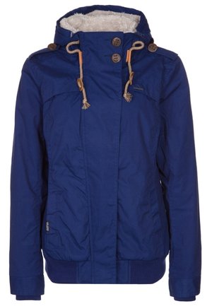 Chaqueta azul marino con capucha, forro de pelo sintético, botones de madera, cordones con detalles de cuero, y puños y dobladillo acanalados.