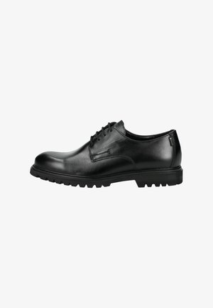Czarne skórzane buty eleganckie z okrągłym noskiem, sznurowanym zapięciem oraz teksturowaną gumową podeszwą z ukośnymi rowkami zapewniającymi przyczepność.