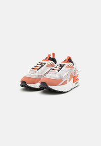 Nike Sportswear AIR MAX FURYOSA NRG - Tenisky - sail/black/phantom/platinum violet/terra blush/cosmic clay