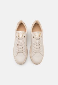Marco Tozzi Tenisky - cream