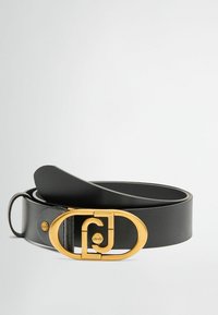 Schwarzer Leder-Gürtel mit glatter Oberfläche, ausgestattet mit einer goldenen ovalen Schnalle mit einem doppelten "C"-Design. Enthält ein kleines Logodetail auf dem Leder.