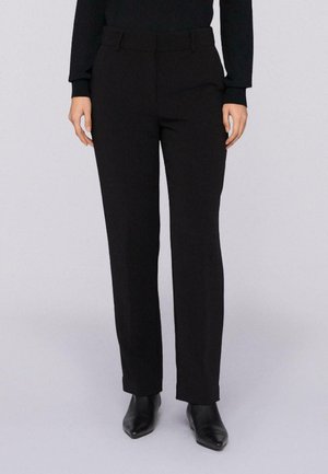 Zwarte, op maat gemaakte broeken met een rechte pasvorm, met een gladde textuur, riemlussen en een strakke afwerking. Geschikt voor formele outfits.