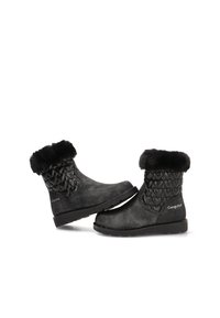 Botas de invierno negras para niños, con patrón acolchado de corazones, borde de piel sintética y suelas planas de goma, con la marca "Conguitos" en el lateral.