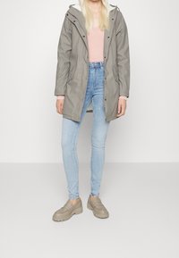 Vero Moda Tall Skinny džíny - light blue