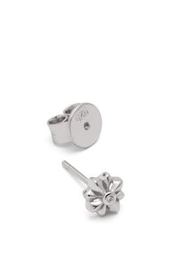 Orecchini a bottone in argento con un design floreale, dotati di una pietra centrale e un retro arrotondato. La superficie è liscia con una finitura lucida.