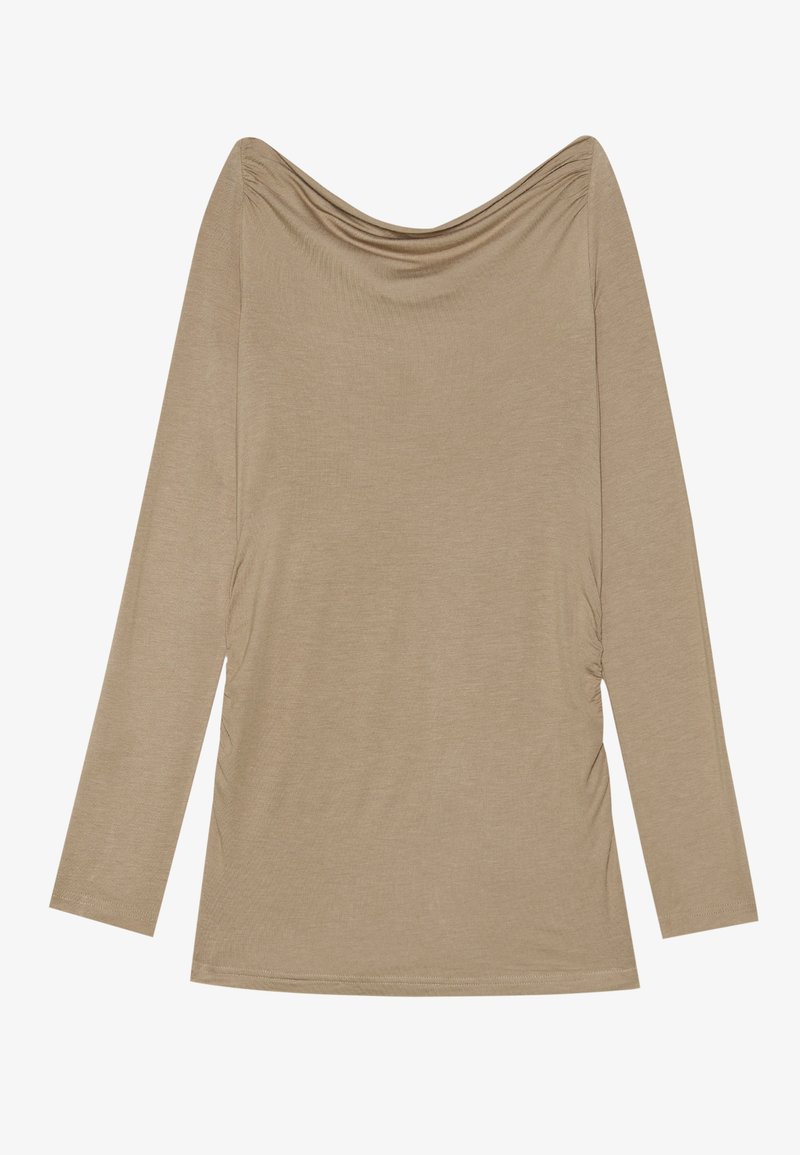 Beżowa bluzka z długim rękawem, z drapowanym dekoltem, marszczonymi bokami oraz miękkim, elastycznym materiałem. Gładka faktura i luźny krój.