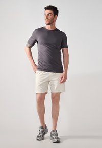 Pier One - 2 PACK - Shorts - dark grey/off-white Immagine in miniatura 1