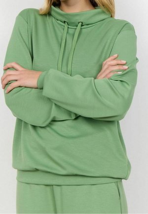 Haut à capuche vert en tissu doux, doté d'un col haut avec cordons de serrage, de manches longues et d'une coupe décontractée.