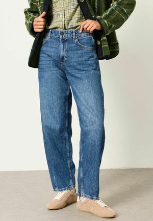 FatFace, PETITE FIT - BARREL JEANS - Džínsy voľného strihu - mid blue