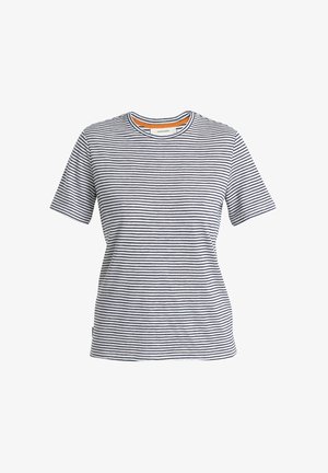 Pruhované tričko s krátkým rukávem v námořnické modré a bílé barvě. Jemný materiál s kulatým výstřihem. Horizontální pruhy na těle. Viditelný štítek značky.