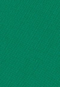 Tessuto verde con una superficie texture, caratterizzato da un motivo lavorato a maglia di peso medio, liscio e uniformemente intrecciato.
