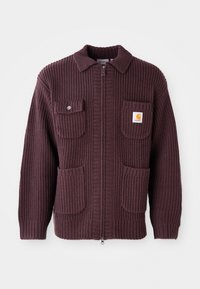 Burgunderfarbige Zip-Jacke mit strukturierter Ripp-Textur, zwei vorderen Taschen und einem kleinen Logo-Aufnäher. Mit Kragen, einfarbig und mit Reißverschluss.