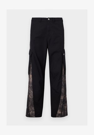 Μαύροι παντελόνες εργασίας με πλαϊνές τσέπες και υφασμάτινες πινελιές με σχέδιο κατά μήκος των εξωτερικών ποδιών, με κλείσιμο με κουμπί και θηλιές για ζώνη.