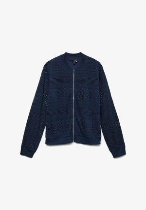 Marineblaue Bomberjacke mit aufwendigem Spitzenmuster, durchgehendem Reißverschluss und gerippten Bündchen sowie Saum. Leichter Stoff mit strukturiertem Detail.