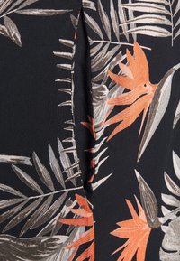 Pieces Maternity Šortky - black