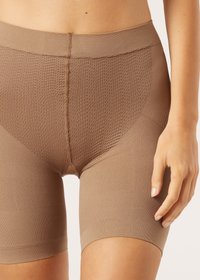 Braune nahtlose Shapewear-Shorts mit strukturierten Paneelen, mittellang bis zum Oberschenkel und einem glatten Bund. Das Material wirkt dehnbar und figurnah.