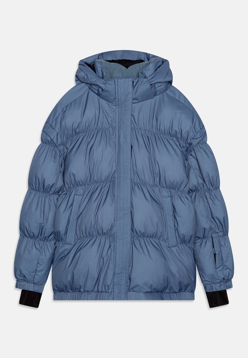 Veste d'hiver matelassée bleue avec capuche, fermeture éclair sur l'avant, deux poches latérales et poignets intérieurs noirs.