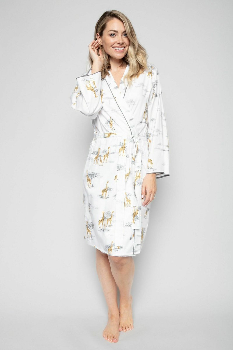 Damen Nachthemden | Cyberjammies CARLY Bademantel grey giraffe/weiß - LS90076 Damen Nachthemden | Cyberjammies CARLY Bademantel grey giraffe/weiß - LS90076