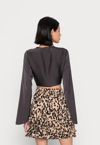 Weekday SUSIE TOP - Blusa - grey dark