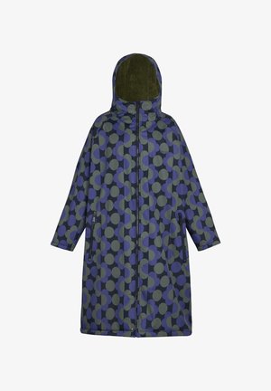Długi płaszcz z kapturem, zapinany na zamek z przodu, z bocznymi kieszeniami na zamek oraz niebiesko-szarym okrągłym wzorem, podszewka z ciemnozielonego polaru wewnątrz kaptura.