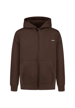 Sudadera con cremallera marrón, fabricada en tejido suave, que cuenta con un bolsillo tipo canguro, capucha ajustable y puños y dobladillo acanalados. Detalle de marca pequeño en el pecho.