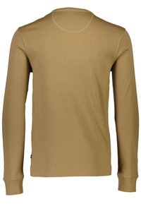 Långärmad tröja med rund halsringning i ljusbrunt, med en mjuk textur och åtsittande ärmslut. Inga synliga mönster eller grafik.