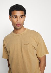 Levi's® VINTAGE - T-shirt básica - petrified oak